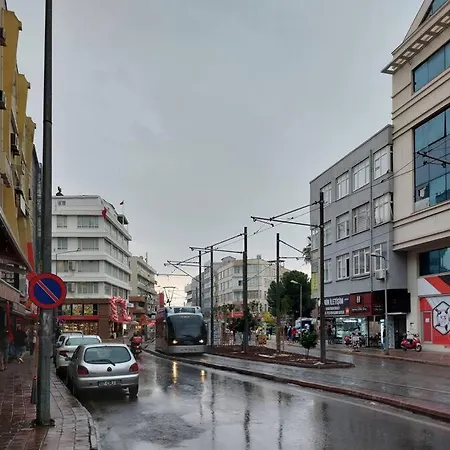 Apartament Merkezi Konumda Ev